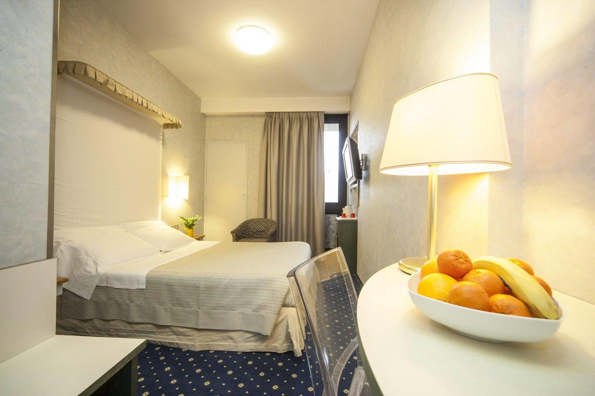 Hotel Bisanzio Ravenna Bagian luar foto
